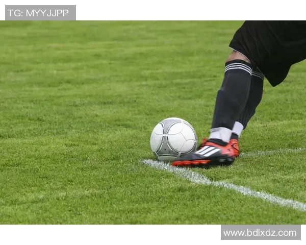 以踢足球的粗腿球星为代表的力量型运动员如何在现代足球中脱颖而出