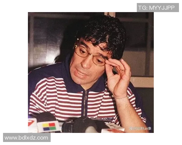 全球足坛挑球艺术大师：揭秘那些用花式技巧征服球迷的足球天才