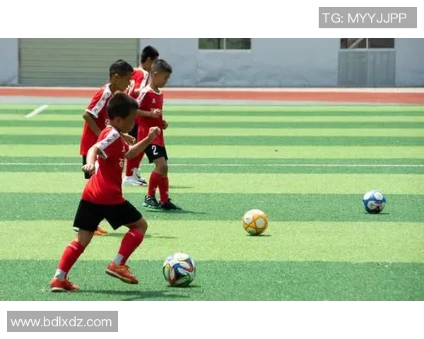 少年意外获得随意变身足球明星能力引发球场奇迹传说