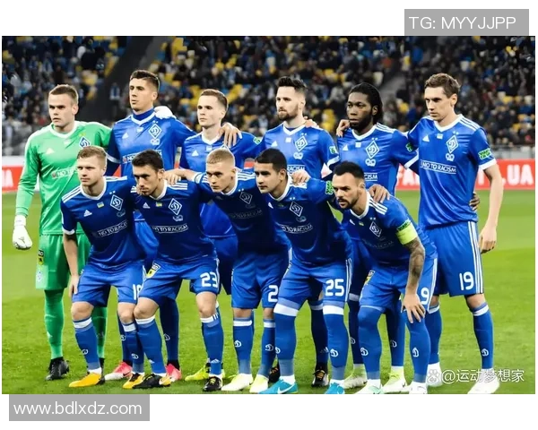 德哥足球球星的传奇人生与绿茵赛场辉煌荣耀