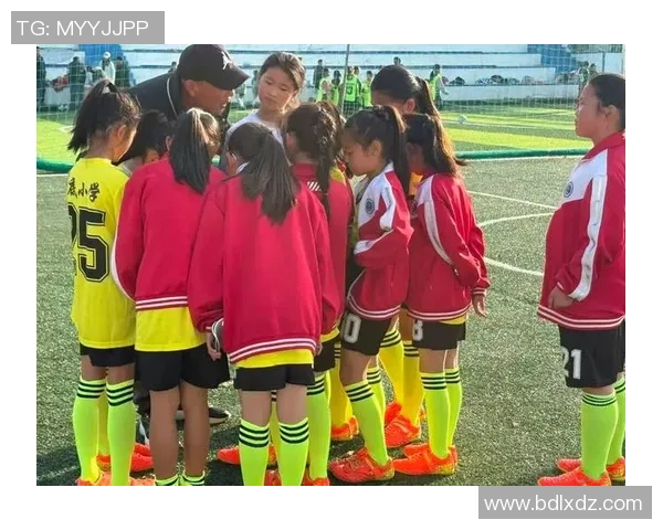 绿茵盛典星光闪耀足球巨星入场瞬间定格荣耀时刻